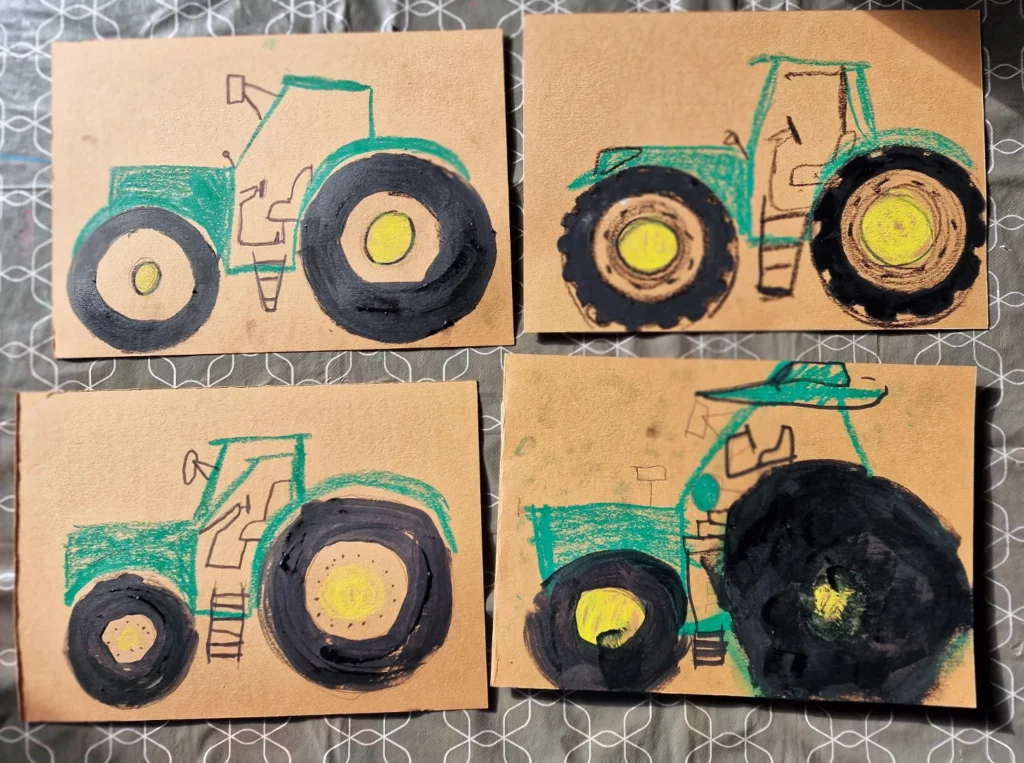 Dessins de véhicules réalisés lors d'un atelier enfants à l'Atelier Amarillo à Langon