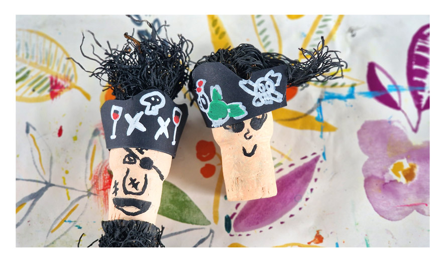 pirates en papier mâché et bouchons de liège, arts plastiques, Langon, Centre Culturel des Carmes, atelier dessin, atelier peinture, Gironde, sud gironde, atelier créatif, recyclage